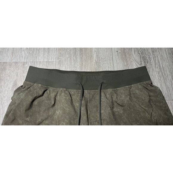 Lululemon T.H.E Unlined Gravel Dust Dark Olive Green Shorts Mens Large - Picture 2 of 2